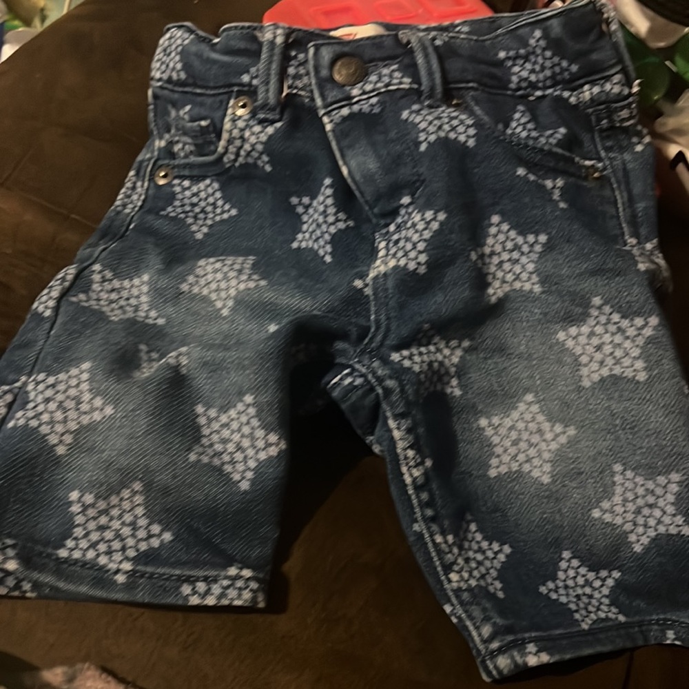 Girls size 4t Levi shorts